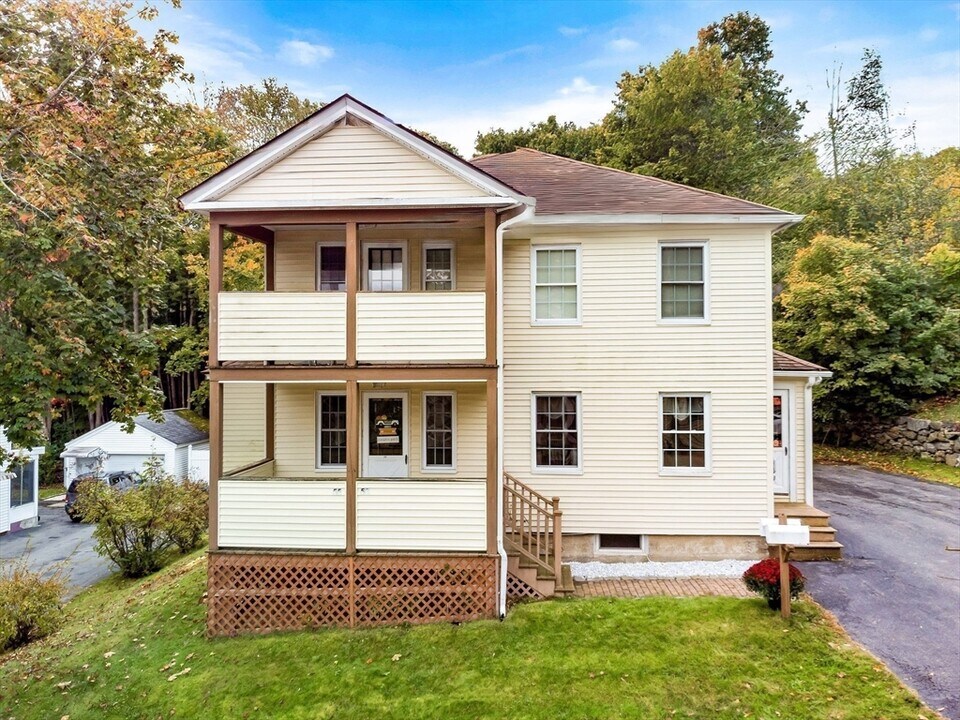 53 Cascade St in Fitchburg, MA - Building Photo