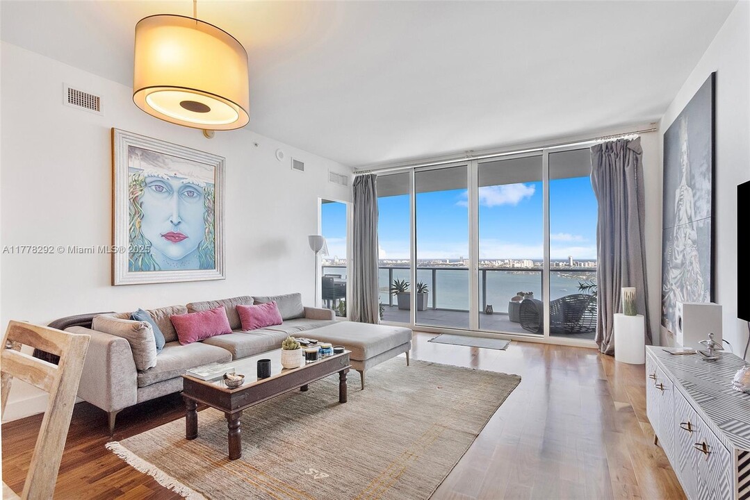 2020 N Bayshore Dr, Unit 3307 in Miami, FL - Building Photo