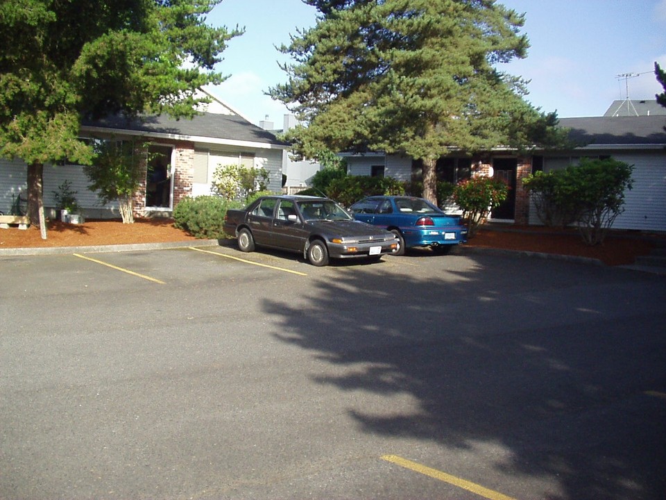 Lincoln Square Apartments in Saint Helens, OR - Building Photo