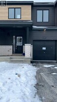 527 Galanthus Walk in Ottawa, ON - Building Photo