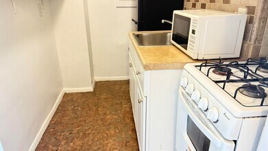 10 Huron Ave, Unit 9B in Jersey City, NJ - Building Photo - Building Photo