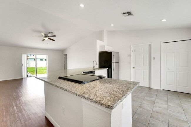 631 Reflections Loop W in Winter Haven, FL - Building Photo - Building Photo