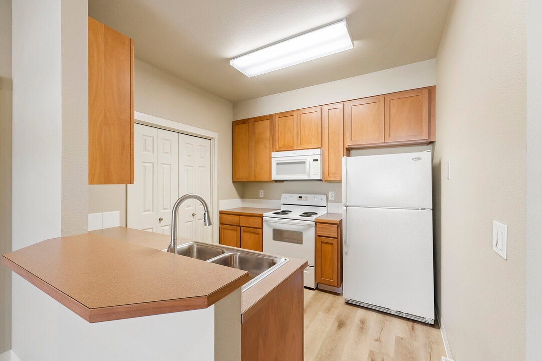 Ashton Apartments in Spokane, WA - Building Photo