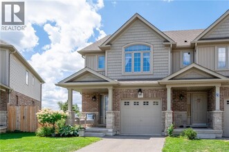 557 Landgren Ct in Kitchener, ON - Building Photo - Building Photo