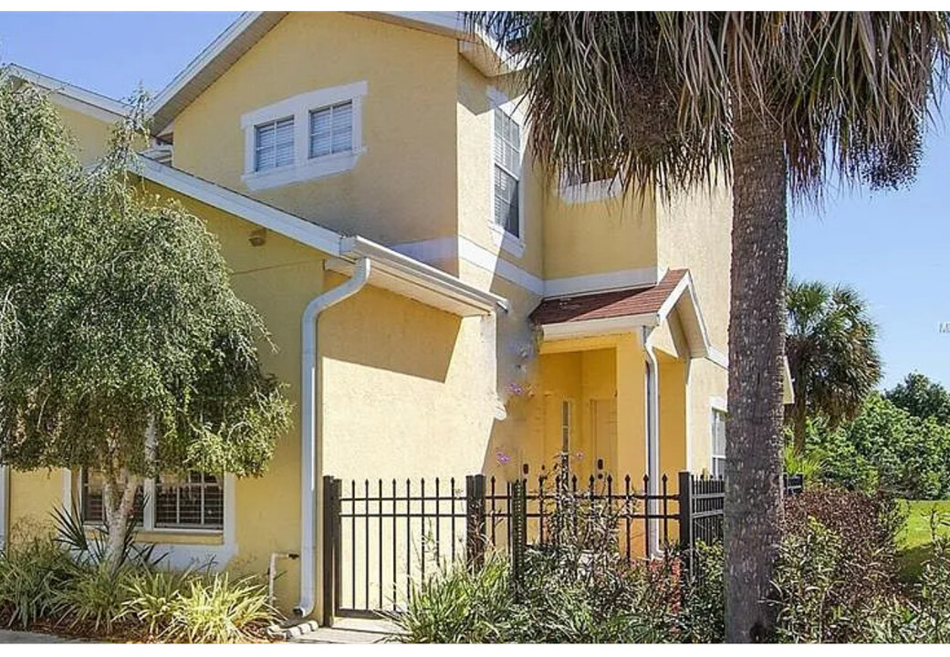 11019 Winter Crest Dr in Riverview, FL - Foto de edificio