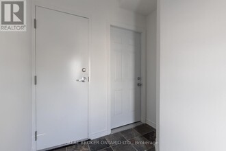 371 Jones Ave in Toronto, ON - Building Photo - Building Photo