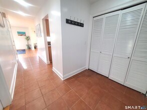 1093 Shippan Ave in Stamford, CT - Building Photo - Building Photo