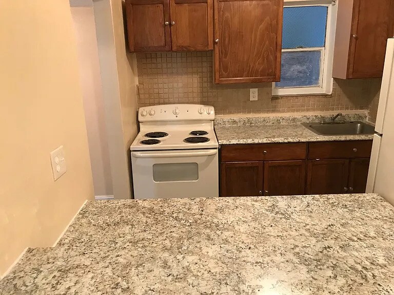 13725 NE 3rd Ct in North Miami, FL - Building Photo