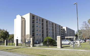 St. John Berchmans Manor in New Orleans, LA - Building Photo - Building Photo