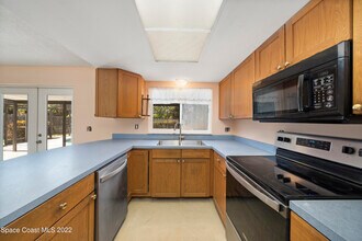 512 Dolphin St in Melbourne Beach, FL - Building Photo - Building Photo