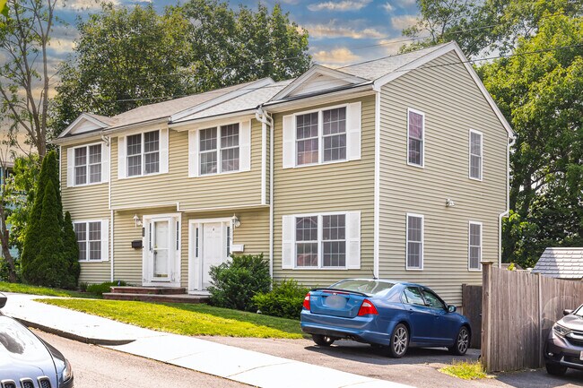 114 Granville Ave, Unit 114 in Malden, MA - Foto de edificio - Building Photo