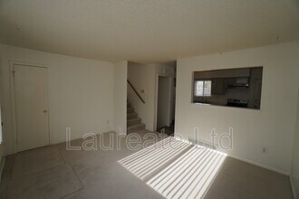 1060 S Newark St in Aurora, CO - Building Photo - Building Photo