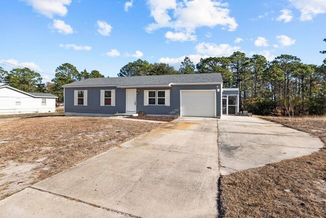 17 Crown Point Rd in Hubert, NC - Building Photo - Building Photo