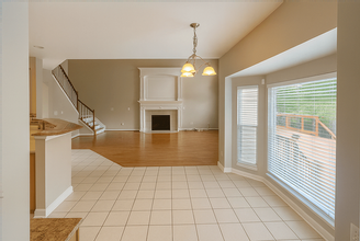 5581 Crestwood Dr in Mason, OH - Foto de edificio - Building Photo