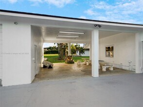 20000 SW 216th St in Miami, FL - Building Photo - Building Photo