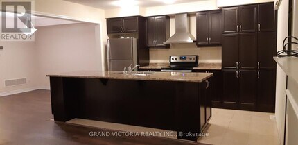 100 McMonies Dr in Hamilton, ON - Building Photo - Building Photo