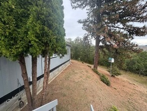 661 NE Ventura St in Roseburg, OR - Building Photo - Building Photo