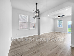 320 Horsemint Way in San Marcos, TX - Foto de edificio - Building Photo