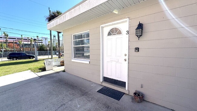 215 N Wild Olive Ave in Daytona Beach, FL - Building Photo - Building Photo