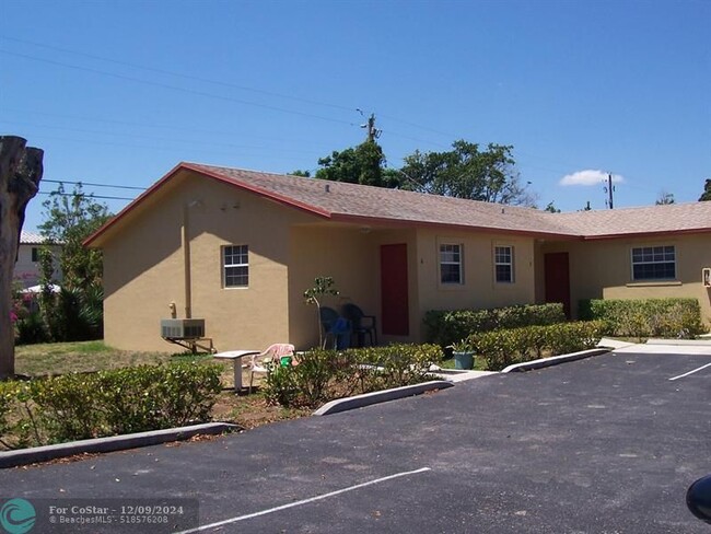 2230 Monroe St in Hollywood, FL - Building Photo - Building Photo