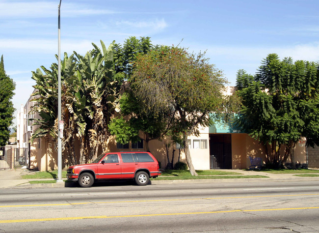 13835 Sherman Way in Van Nuys, CA - Building Photo - Building Photo