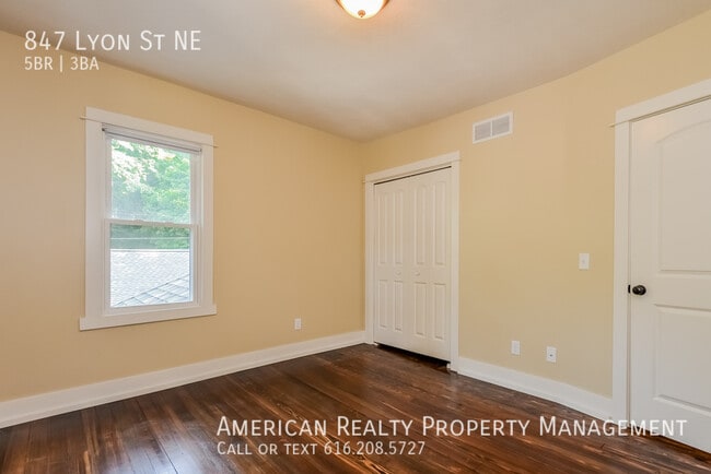 847 Lyon St NE in Grand Rapids, MI - Building Photo - Building Photo
