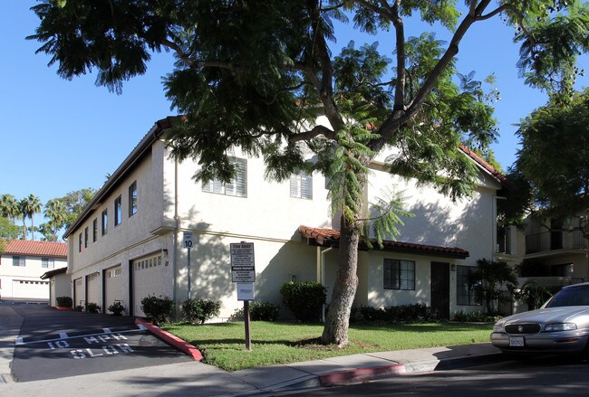 Las Palmas in San Diego, CA - Foto de edificio - Building Photo