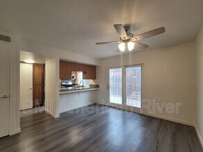 6693 Greenback Ln in Citrus Heights, CA - Foto de edificio - Building Photo