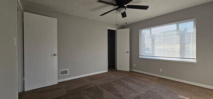 1059 Wilmington Ave in Dayton, OH - Building Photo - Building Photo