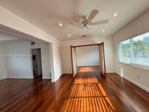 7207 Bay Dr in Miami Beach, FL - Foto de edificio - Building Photo