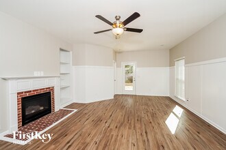 327 Glen Cross Way in Trussville, AL - Foto de edificio - Building Photo