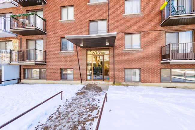 54 Du Moulin Av in Lachine, QC - Building Photo - Building Photo