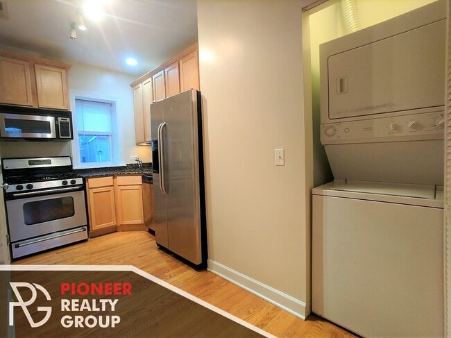 3250 N Clifton Ave, Unit 3 in Chicago, IL - Building Photo - Building Photo