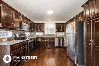 113 N Oxford Dr in Raymore, MO - Foto de edificio - Building Photo