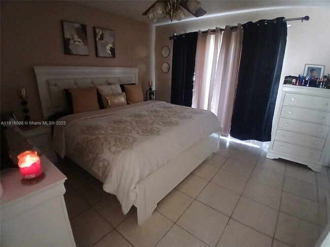 1000 Cypress Way E in Palm Springs, FL - Building Photo - Building Photo