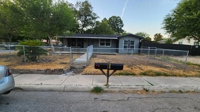 971 Chalmers Ave in San Antonio, TX - Building Photo - Building Photo