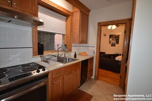 16 S Russell St, Unit 2 in Boston, MA - Building Photo