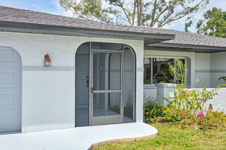 1408 SW 5th Ave in Cape Coral, FL - Foto de edificio - Building Photo