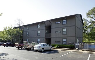 Village Park I & II in Creve Coeur, MO - Building Photo