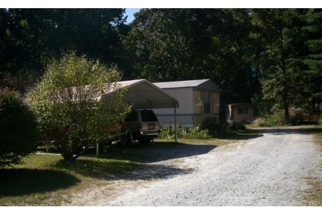 100 Massey Rd Ext in Hendersonville, NC - Building Photo