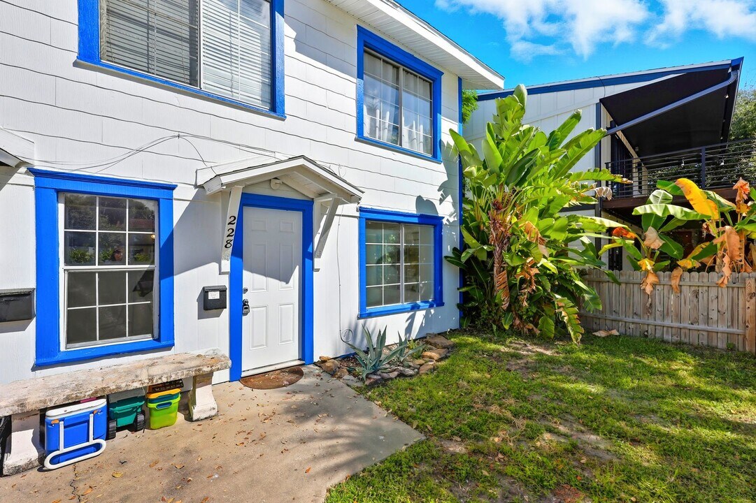 228 Oleander St in Neptune Beach, FL - Building Photo