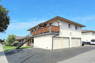 16632 Bartlett Ln in Huntington Beach, CA - Building Photo - Building Photo