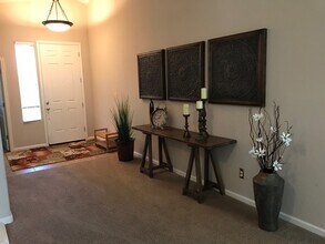 5149 W Pianosa Ave in Visalia, CA - Foto de edificio - Building Photo