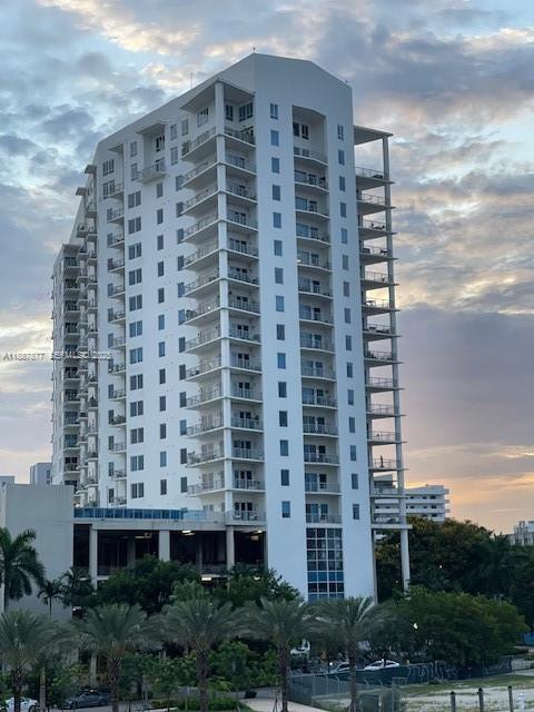 10 SW South River Dr in Miami, FL - Building Photo - Building Photo