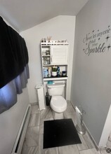27 Family Ln, Unit 27 fam in Levittown, NY - Foto de edificio - Building Photo