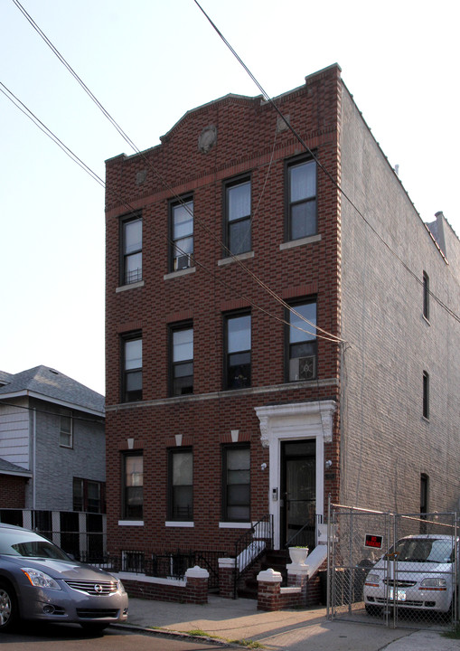 385 E 52nd St in Brooklyn, NY - Building Photo