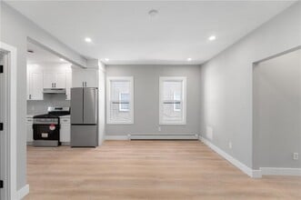 735 Broadway in Pawtucket, RI - Building Photo - Building Photo