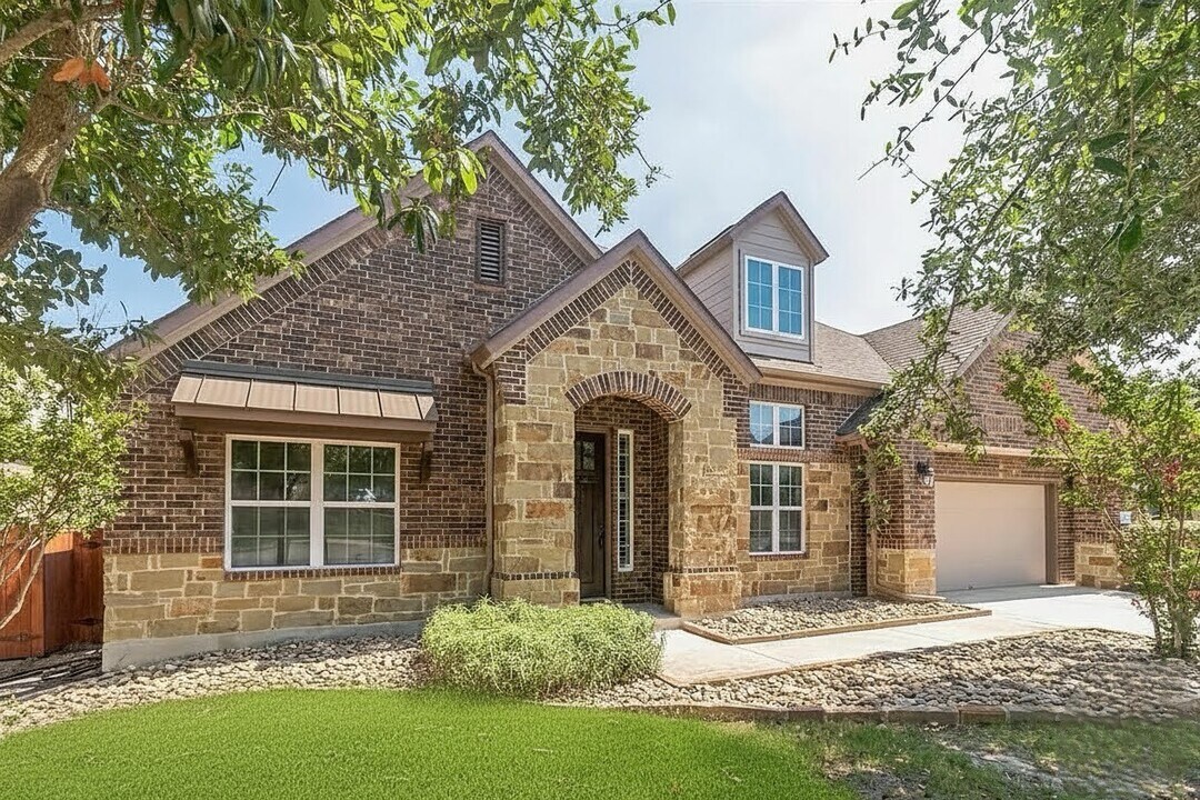 5900 Lipan Apache Bnd in Austin, TX - Building Photo