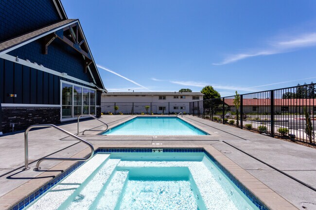 St Helens Place Apartment Homes in Saint Helens, OR - Building Photo - Building Photo