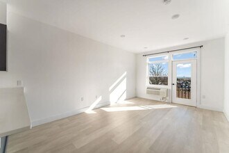 43-45 W 32nd ST Unit 503 in Bayonne, NJ - Building Photo - Building Photo